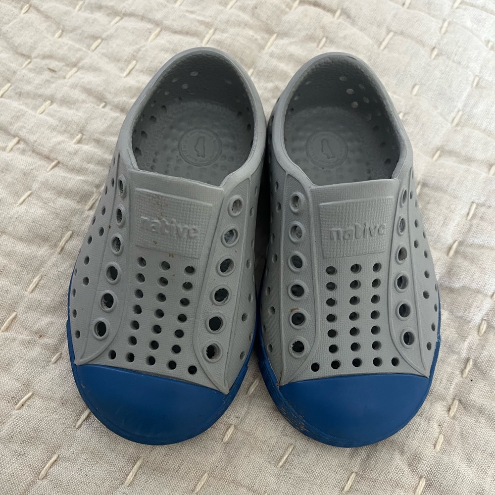 Native Jefferson Slip On Shoes Toddler size C5 Gray & Navy Blue Oxfords